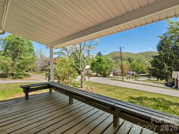 17 W Farley ST, Waynesville, NC 28786