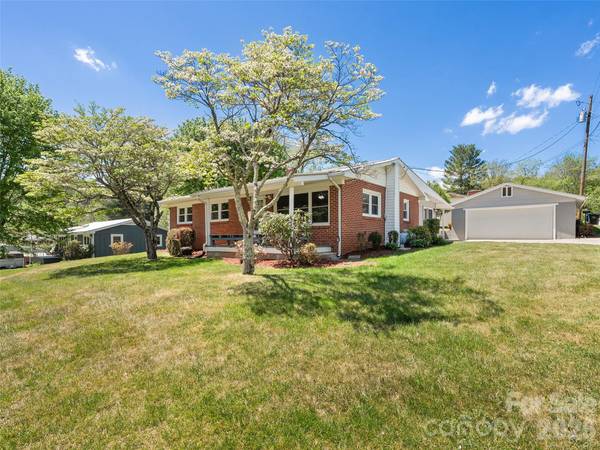 17 W Farley ST, Waynesville, NC 28786