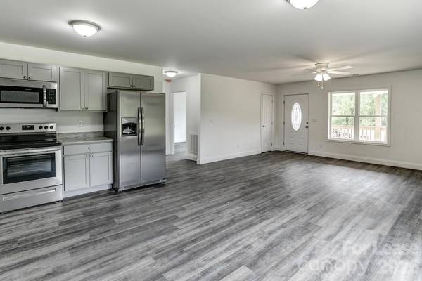 184 Quinn Hill LN, Mars Hill, NC 28754