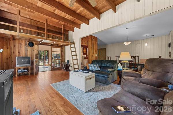 1717 Howard Moore RD, Hot Springs, NC 28743