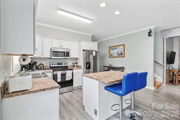 122 Rainbow DR, Murrells Inlet, SC 29576
