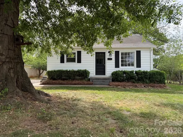 1431 3rd Street PL NE, Hickory, NC 28601