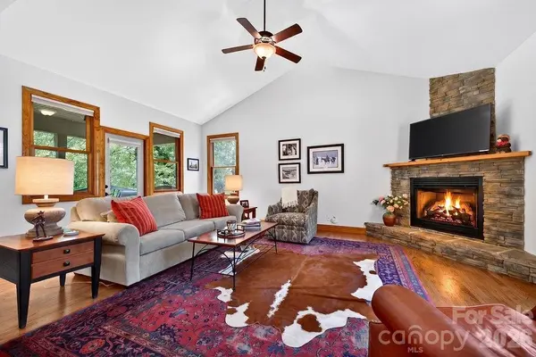 24 Triple Fairways DR, Hendersonville, NC 28739