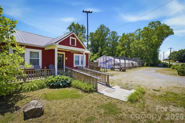 905 Carbon City RD, Morganton, NC 28655