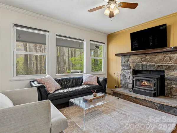 36 Dogwood DR, Maggie Valley, NC 28751