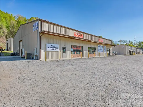 2466 Dellwood RD, Waynesville, NC 28786