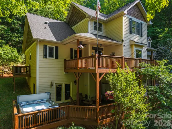 128 Churchill Downs DR, Fairview, NC 28730