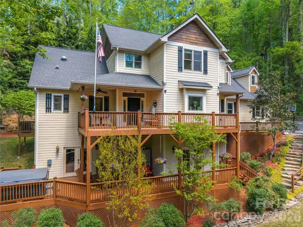 128 Churchill Downs DR, Fairview, NC 28730