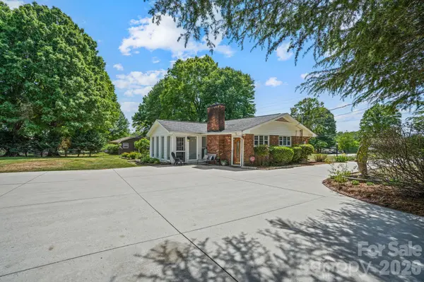 3328 Sulphur Springs RD NE, Hickory, NC 28601