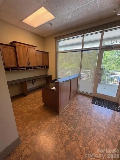 1550 Hendersonville RD #210, Asheville, NC 28803