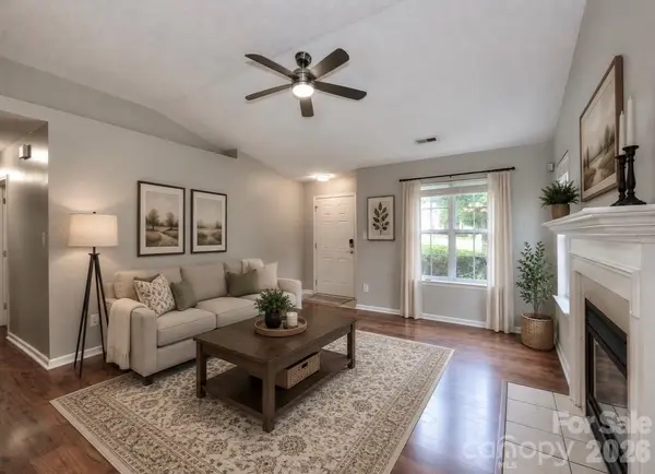 8110 Slickrock CIR, Charlotte, NC 28215