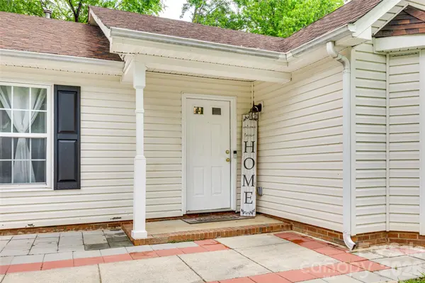 7442 Crestside LN, Charlotte, NC 28227