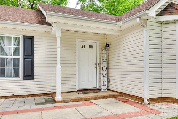7442 Crestside LN, Charlotte, NC 28227