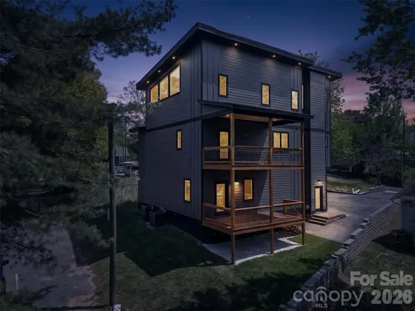 98 Downing ST, Asheville, NC 28806