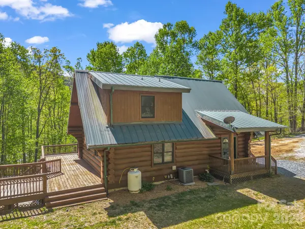 170 Old Mountain PASS, Hendersonville, NC 28792