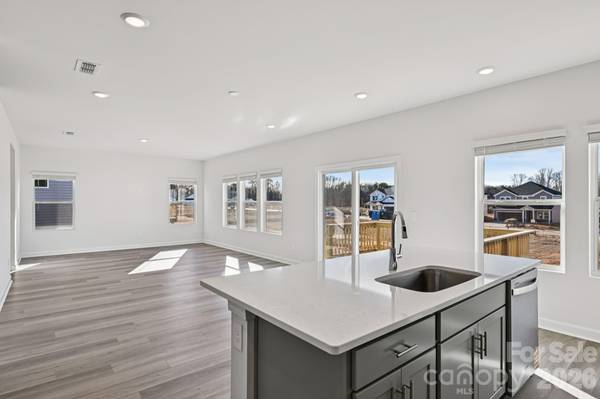 2070 Sunflower CIR, Newton, NC 28658