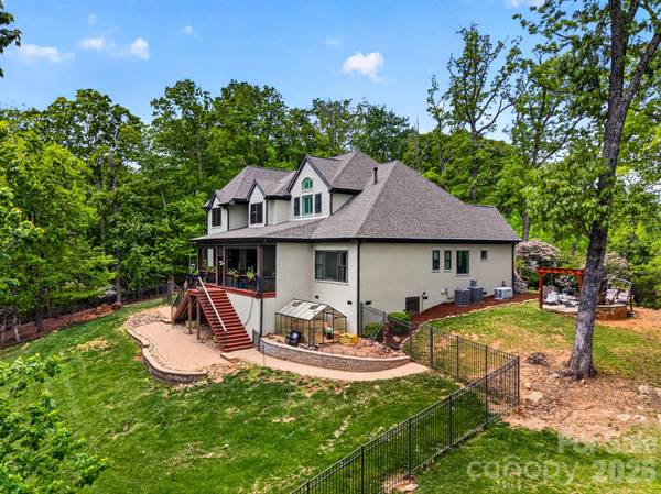 671 Mills River WAY, Horse Shoe, NC 28742