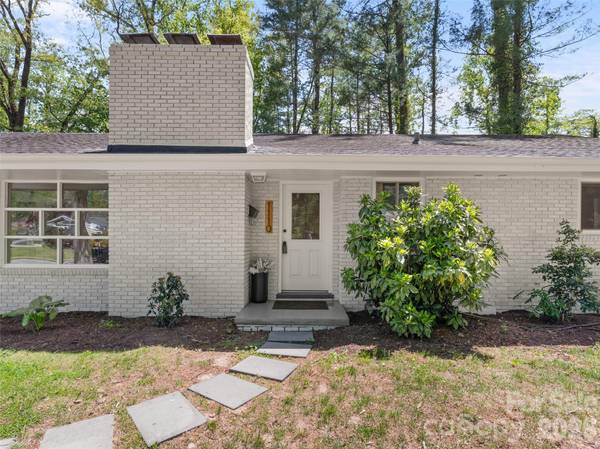 1110 3rd AVE W, Hendersonville, NC 28739