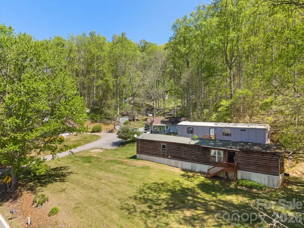 290 Hookers Gap RD, Candler, NC 28715