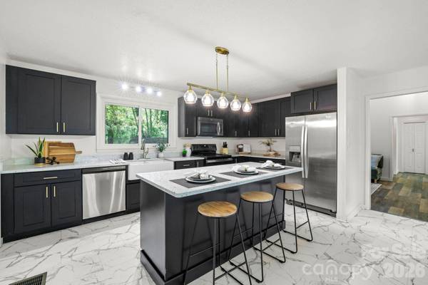 1 Virginia LN, Cullowhee, NC 28734