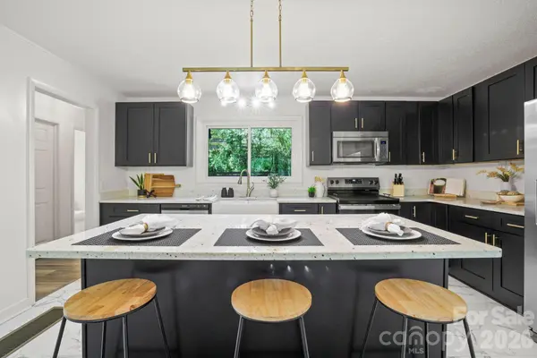 1 Virginia LN, Cullowhee, NC 28734