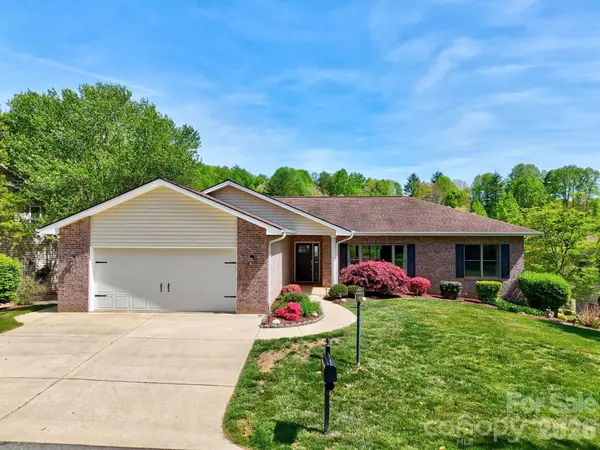 108 Fairway Knoll DR, Hendersonville, NC 28739