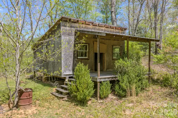 143 Gouge Cemetery RD, Bakersville, NC 28705