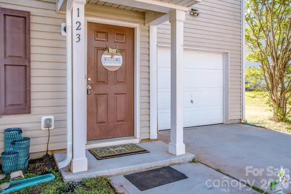 123 Kingsgate CT, Statesville, NC 28625