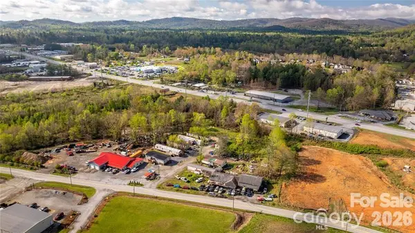 1611 Old Spartanburg RD, Hendersonville, NC 28792