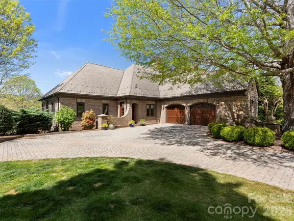 14 Golfside CT, Arden, NC 28704