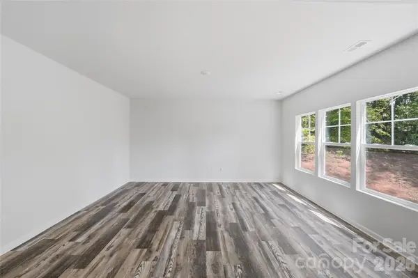 5156 Mark DR NE, Hickory, NC 28601