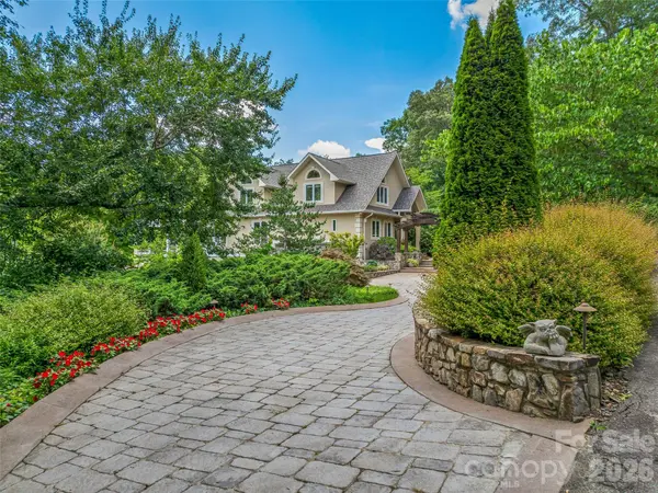 212 S Plains DR, Asheville, NC 28803