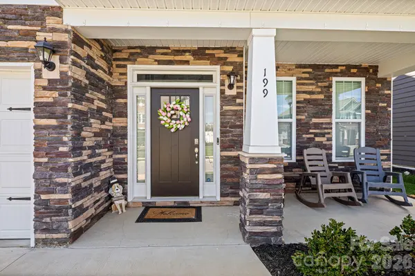 199 Fox Cove RD, Hendersonville, NC 28792