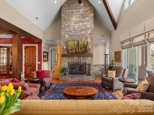 171 Walnut Valley Pkwy, Arden, NC 28704