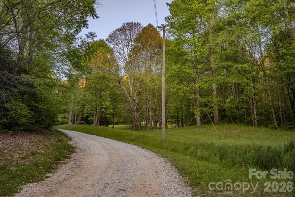 000 Unahala Creek DR, Bryson City, NC 28713