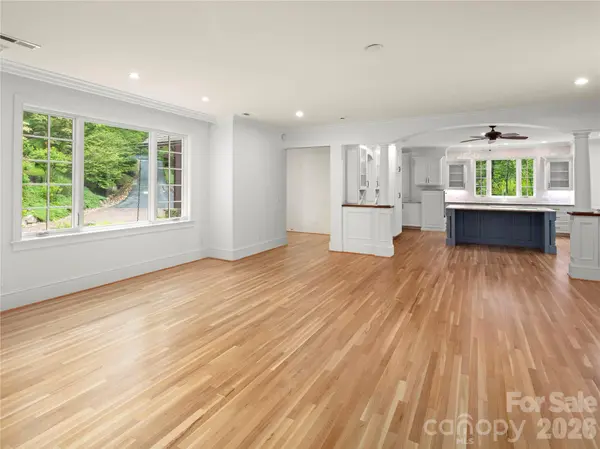672 Walnut Valley Pkwy, Arden, NC 28704