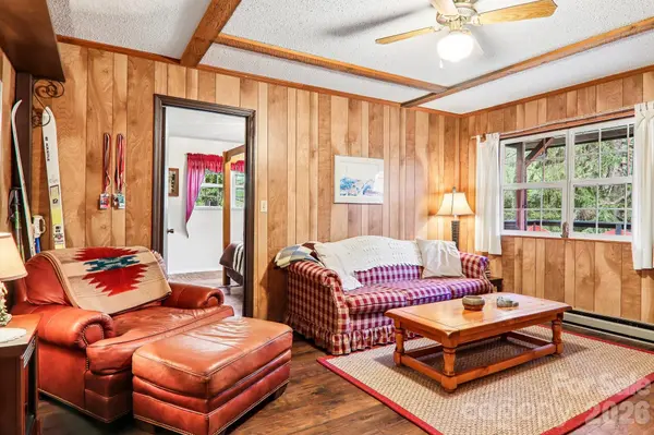 28 Mull Cove RD, Maggie Valley, NC 28751