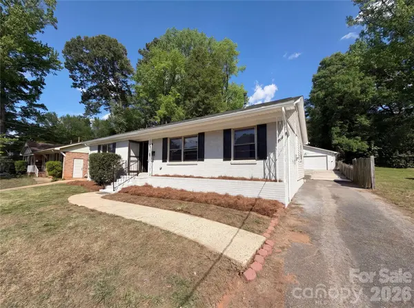 1815 Weststone DR, Charlotte, NC 28208