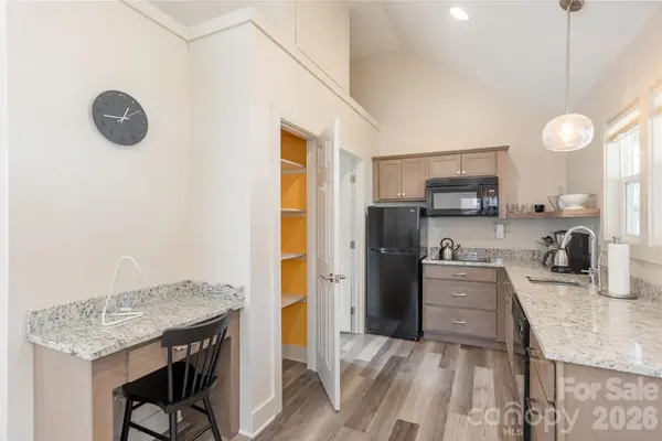 608 Ray AVE, Hendersonville, NC 28792