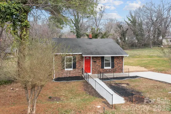 621 E Sharpe ST E, Statesville, NC 28677