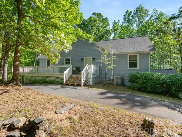 220 Jones CT, Lake Lure, NC 28746
