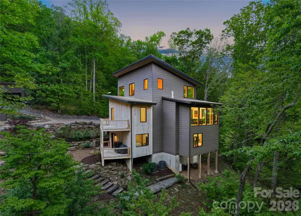77 Mcintyre DR, Asheville, NC 28803