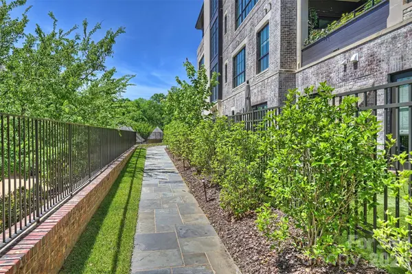 1170 Queens RD, Charlotte, NC 28207