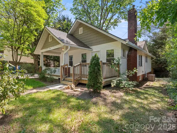 926 W Chapel RD, Asheville, NC 28803