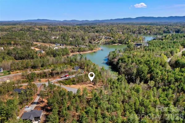 3107 Channel View CV, Morganton, NC 28655