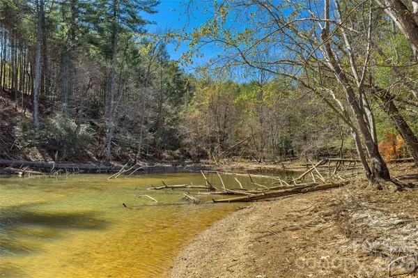 3107 Channel View CV, Morganton, NC 28655