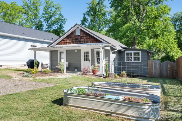 110 Le An Hurst RD, Asheville, NC 28803