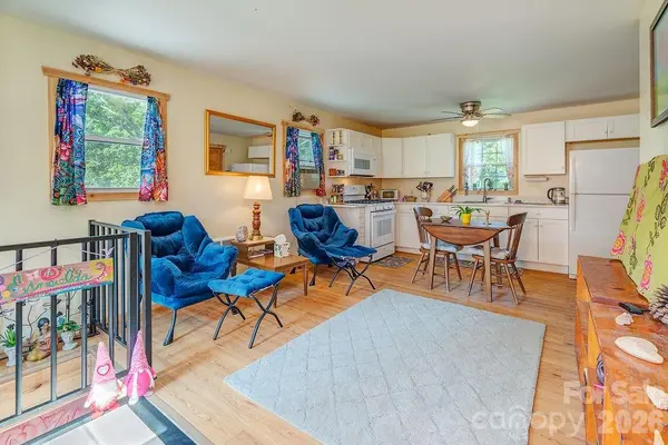 153 Vinewood CIR, Asheville, NC 28806