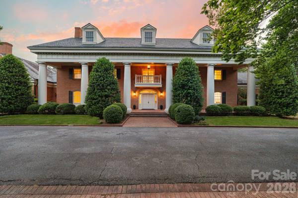1486 Knolls DR, Newton, NC 28658