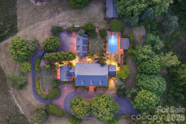 1486 Knolls DR, Newton, NC 28658